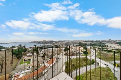 Magnífico T3 Duplex em condomínio fechado com vista mar!