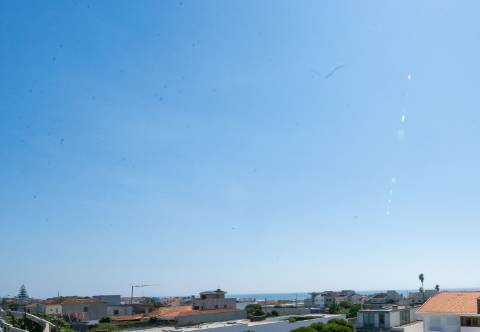 Moradia T4 isolada de excelência com vista mar inalterável a menos de 2km da Praia da Aguda.