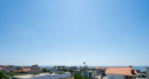 Moradia T4 isolada de excelência com vista mar inalterável a menos de 2km da Praia da Aguda.