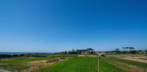 Moradia T4 isolada de excelência com vista mar inalterável a menos de 2km da Praia da Aguda.