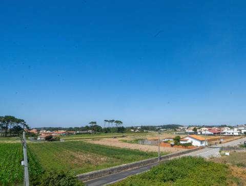 Moradia T4 isolada de excelência com vista mar inalterável a menos de 2km da Praia da Aguda.