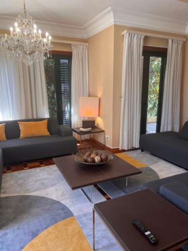 Moradia Isolada T11 com Licença AL, 9 suítes, multiusos e rentabilidade de 9,8%.