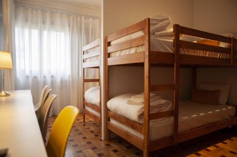 Moradia Isolada T11 com Licença AL, 9 suítes, multiusos e rentabilidade de 9,8%.