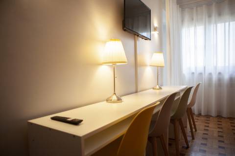 Moradia Isolada T11 com Licença AL, 9 suítes, multiusos e rentabilidade de 9,8%.