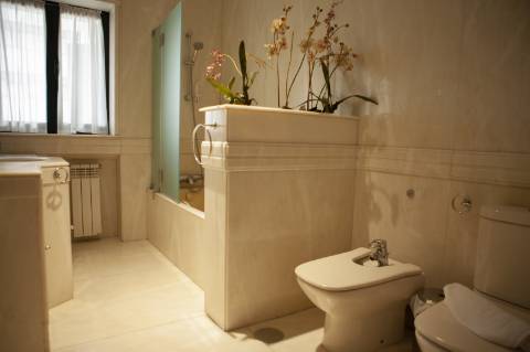 Moradia Isolada T11 com Licença AL, 9 suítes, multiusos e rentabilidade de 9,8%.