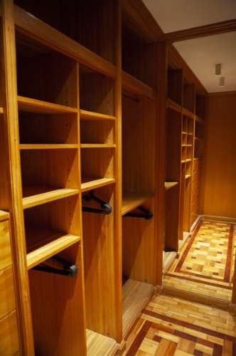 Moradia Isolada T11 com Licença AL, 9 suítes, multiusos e rentabilidade de 9,8%.