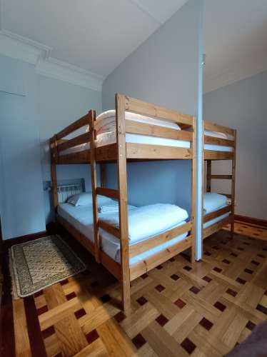 Moradia Isolada T11 com Licença AL, 9 suítes, multiusos e rentabilidade de 9,8%.