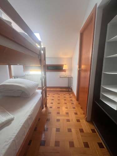 Moradia Isolada T11 com Licença AL, 9 suítes, multiusos e rentabilidade de 9,8%.