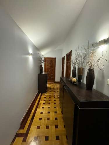 Moradia Isolada T11 com Licença AL, 9 suítes, multiusos e rentabilidade de 9,8%.