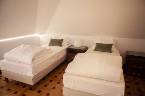 Moradia Isolada T11 com Licença AL, 9 suítes, multiusos e rentabilidade de 9,8%.