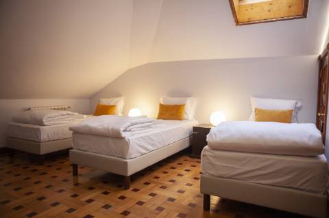 Moradia Isolada T11 com Licença AL, 9 suítes, multiusos e rentabilidade de 9,8%.