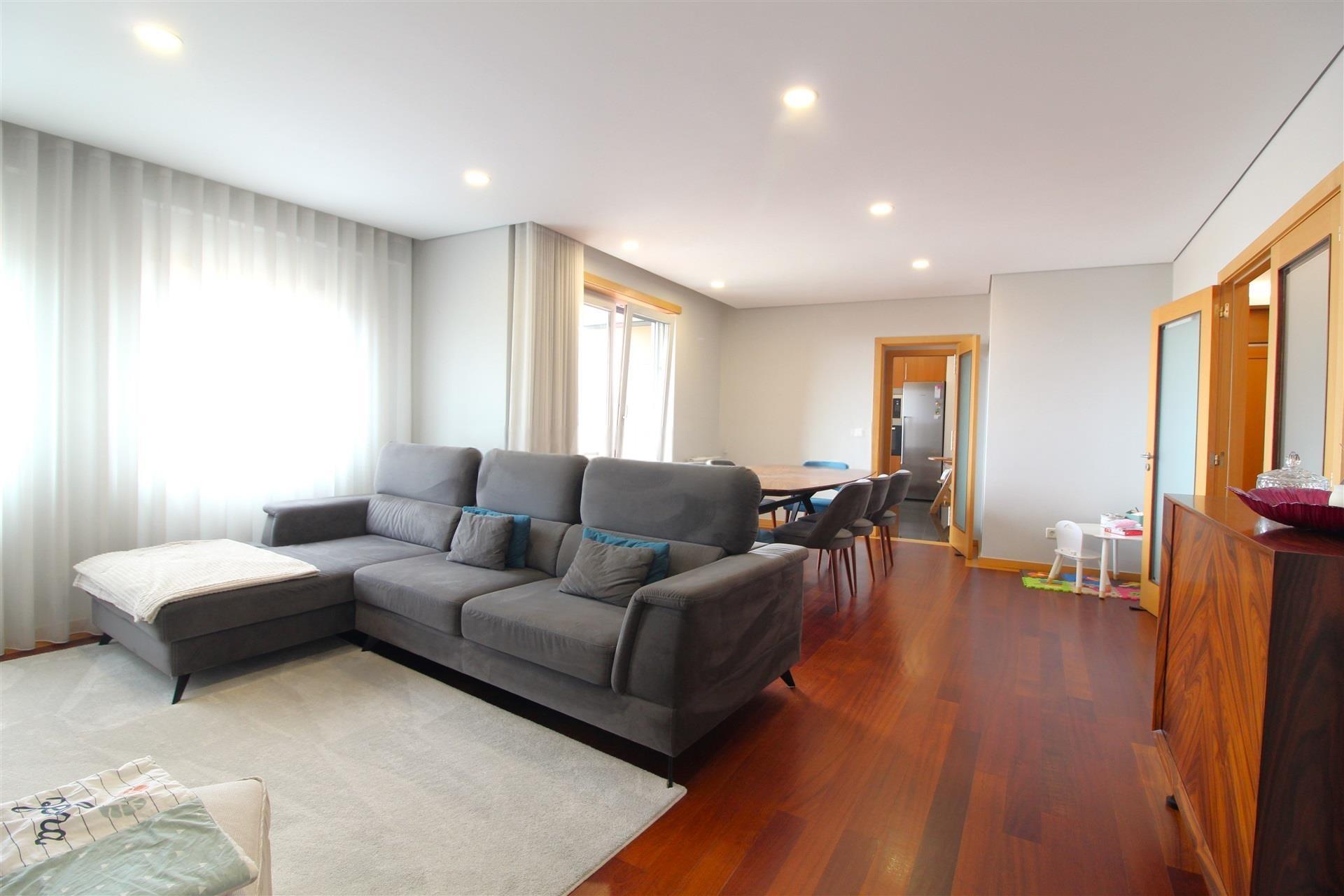 Apartamento T3 de 153m² no Coração de Gaia - Conforto, Espaço e Localização Imbatível