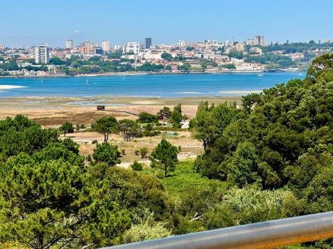 Penthouse T3 com 138m2 com amplo terraço e com vista mar panorâmica