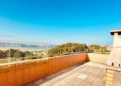Penthouse T3 com 138m2 com amplo terraço e com vista mar panorâmica