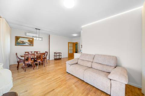 Penthouse T3 com 138m2 com amplo terraço e com vista mar panorâmica