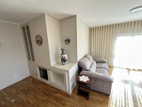 Penthouse T3 com 138m2 com amplo terraço e com vista mar panorâmica