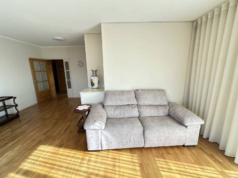 Penthouse T3 com 138m2 com amplo terraço e com vista mar panorâmica