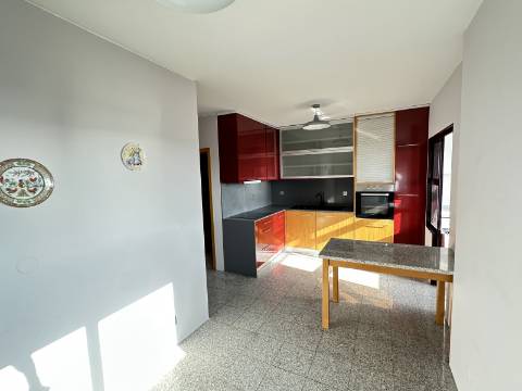 Penthouse T3 com 138m2 com amplo terraço e com vista mar panorâmica