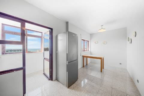 Penthouse T3 com 138m2 com amplo terraço e com vista mar panorâmica