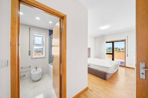 Penthouse T3 com 138m2 com amplo terraço e com vista mar panorâmica