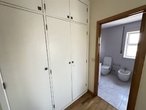 Penthouse T3 com 138m2 com amplo terraço e com vista mar panorâmica