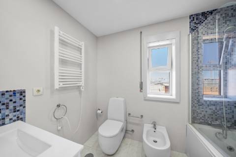 Penthouse T3 com 138m2 com amplo terraço e com vista mar panorâmica