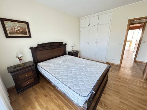 Penthouse T3 com 138m2 com amplo terraço e com vista mar panorâmica