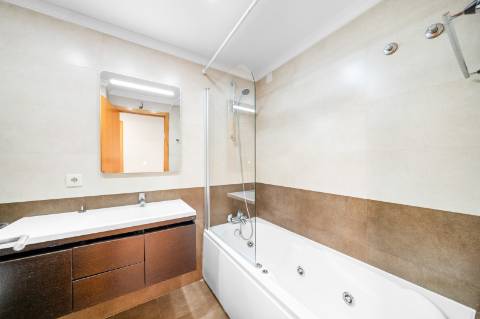 Penthouse T3 com 138m2 com amplo terraço e com vista mar panorâmica