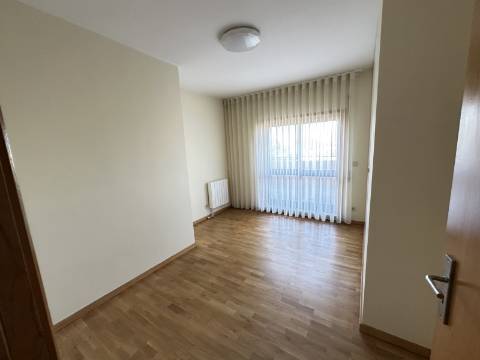 Penthouse T3 com 138m2 com amplo terraço e com vista mar panorâmica