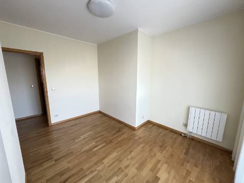 Penthouse T3 com 138m2 com amplo terraço e com vista mar panorâmica