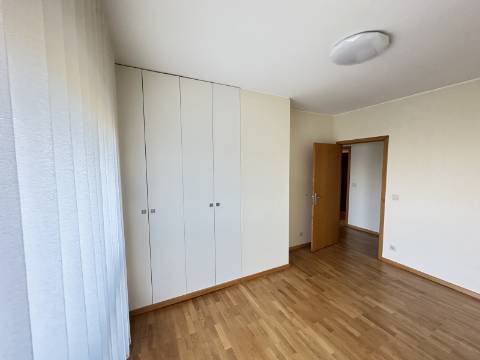 Penthouse T3 com 138m2 com amplo terraço e com vista mar panorâmica