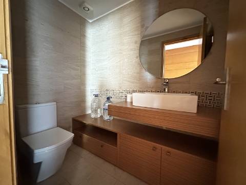 Penthouse T3 com 138m2 com amplo terraço e com vista mar panorâmica