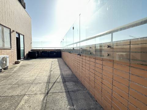 Penthouse T3 com 138m2 com amplo terraço e com vista mar panorâmica