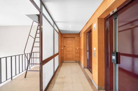 Penthouse T3 com 138m2 com amplo terraço e com vista mar panorâmica