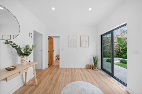 Moradia T4 térrea totalmente renovada, mobilada e equipada, a poucos minutos do centro de Espinho