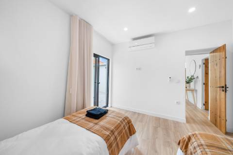 Moradia T4 térrea totalmente renovada, mobilada e equipada, a poucos minutos do centro de Espinho