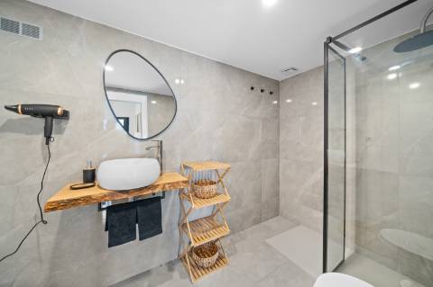 Moradia T4 térrea totalmente renovada, mobilada e equipada, a poucos minutos do centro de Espinho