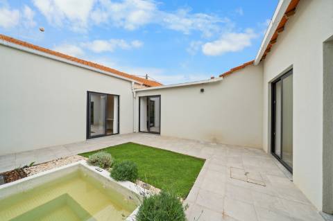 Moradia T4 térrea totalmente renovada, mobilada e equipada, a poucos minutos do centro de Espinho