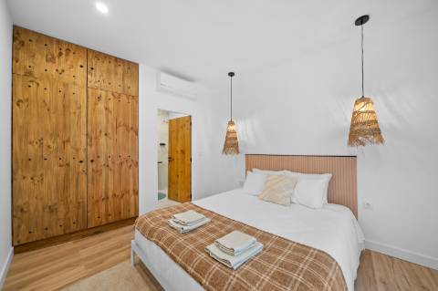 Moradia T4 térrea totalmente renovada, mobilada e equipada, a poucos minutos do centro de Espinho