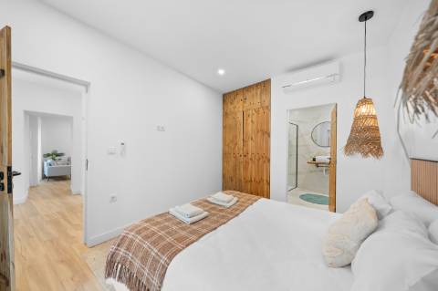 Moradia T4 térrea totalmente renovada, mobilada e equipada, a poucos minutos do centro de Espinho