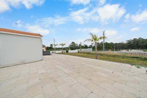 Moradia T4 térrea totalmente renovada, mobilada e equipada, a poucos minutos do centro de Espinho