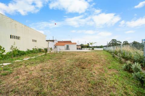 Moradia T4 térrea totalmente renovada, mobilada e equipada, a poucos minutos do centro de Espinho