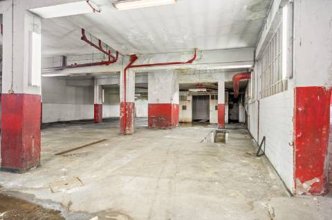 Garagem com 732 m2 na Rua Santos Pousada, Porto