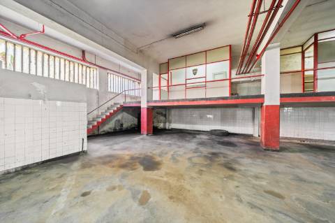 Garagem com 732 m2 na Rua Santos Pousada, Porto