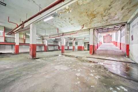 Garagem com 732 m2 na Rua Santos Pousada, Porto