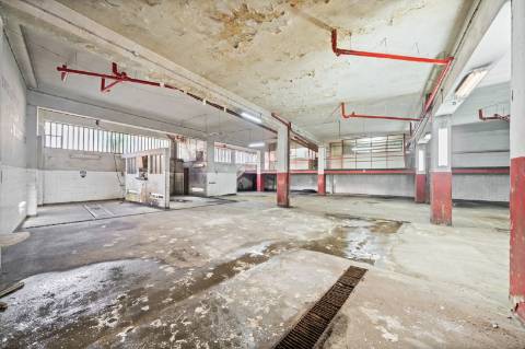 Garagem com 732 m2 na Rua Santos Pousada, Porto