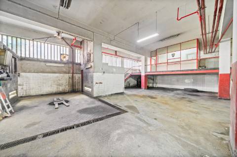 Garagem com 732 m2 na Rua Santos Pousada, Porto