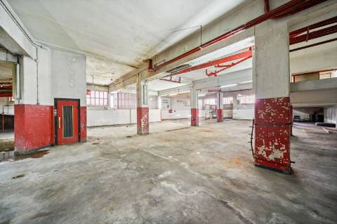 Garagem com 732 m2 na Rua Santos Pousada, Porto