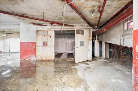 Garagem com 732 m2 na Rua Santos Pousada, Porto