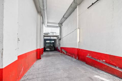 Garagem com 732 m2 na Rua Santos Pousada, Porto
